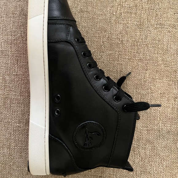 Christian Louboutin - Picture 6 of 17